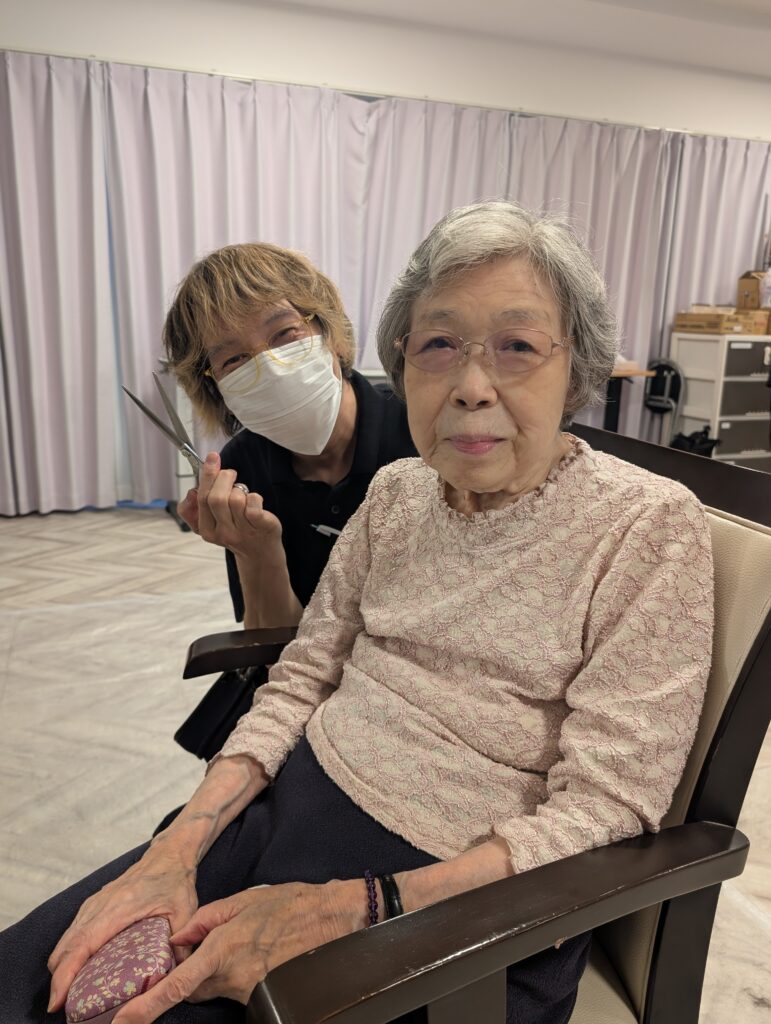 【髪を整え、心に寄り添う】訪問理美容 | 株式会社やすら木