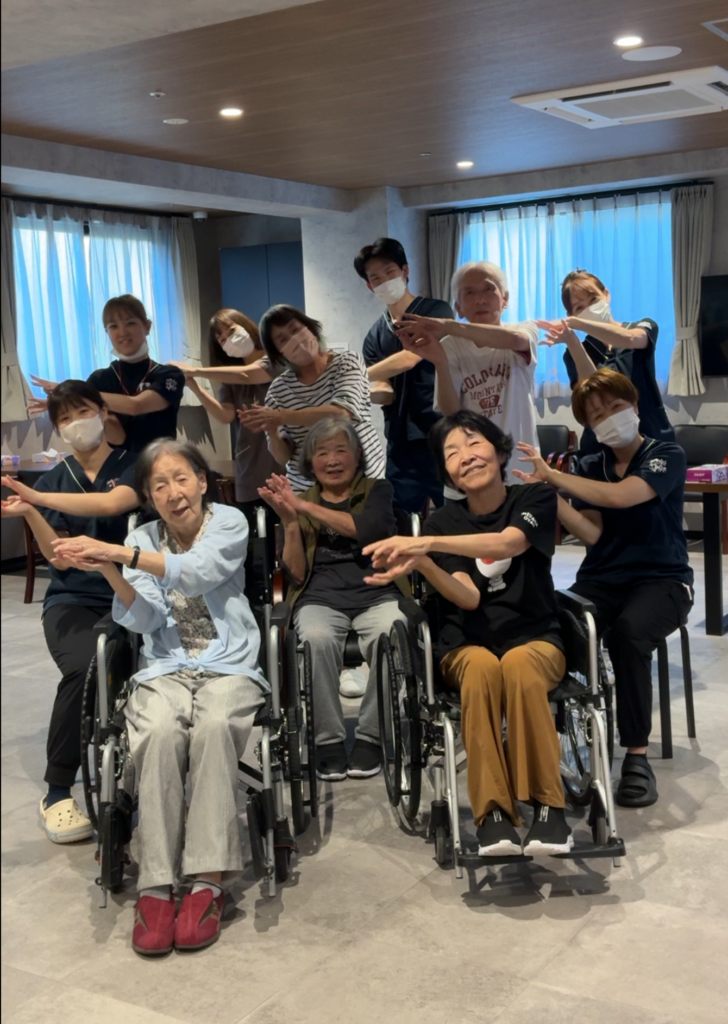 介護ダンスリレー企画♪～虹の向こうに～ | 株式会社やすら木
